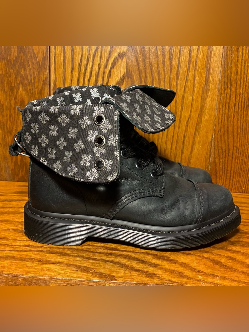 Dr. Martens Aimilita Floral Fold Down Cuff Black Leather Combat Boots Sz 7